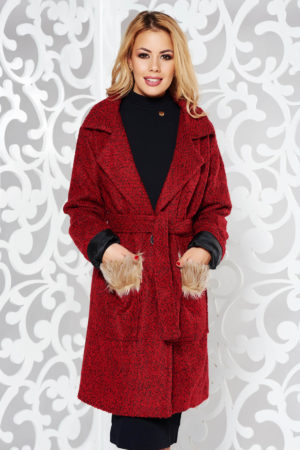 Palton dama practic rosu cu maneci lungi din stofa groasa prevazut cu doua buzunare din blanita