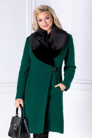 Palton lung verde petrecut de iarna cu rever din blanita detasabila pentru un plus de feminitate si eleganta LaDonna